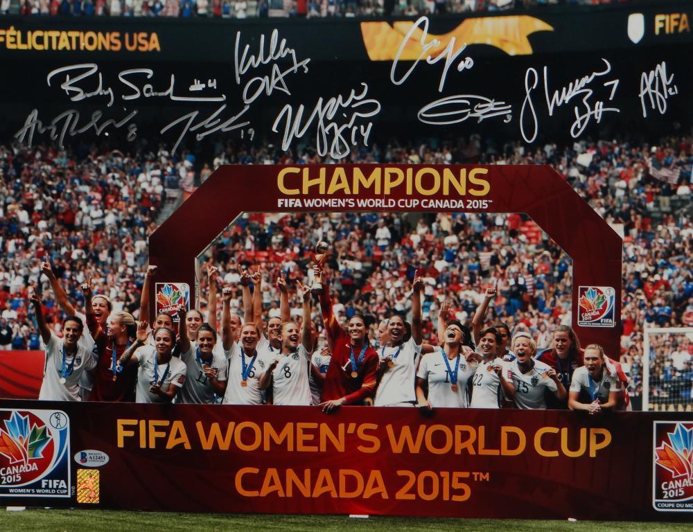 US Women's Soccer Team Signed 16x20 World Cup Trophy Photo Poster painting- Beckett *Silver