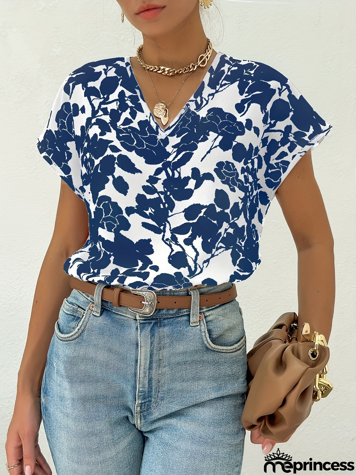 Minimalist and cool Shirt