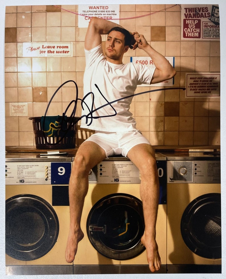 Aaron Taylor-Johnson Signed Autographed Glossy 8x10 Photo Poster painting - COA Matching Holograms