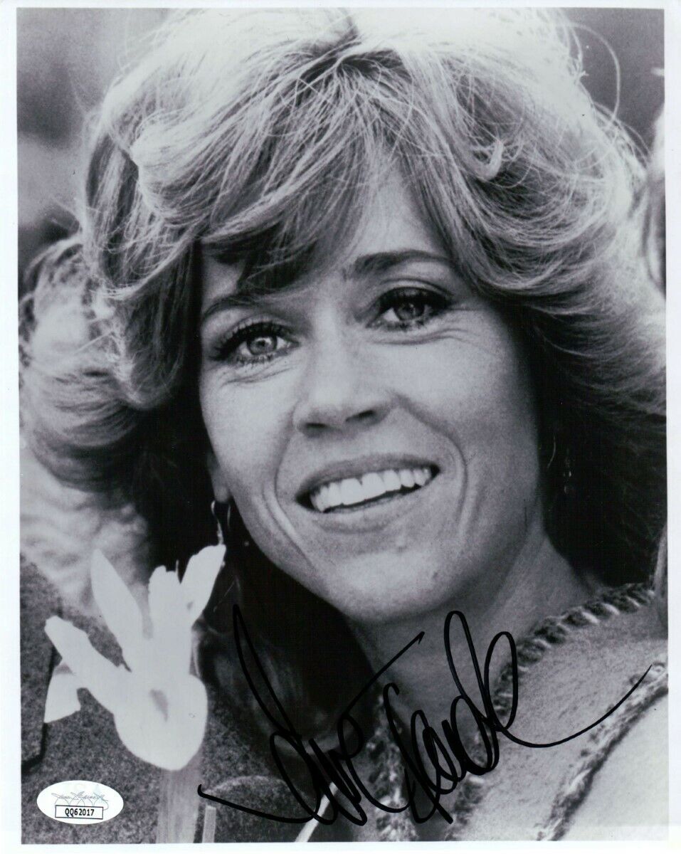 Jane Fonda Signed Autographed 8X10 Photo Poster painting Vintage Close-Up JSA QQ62017
