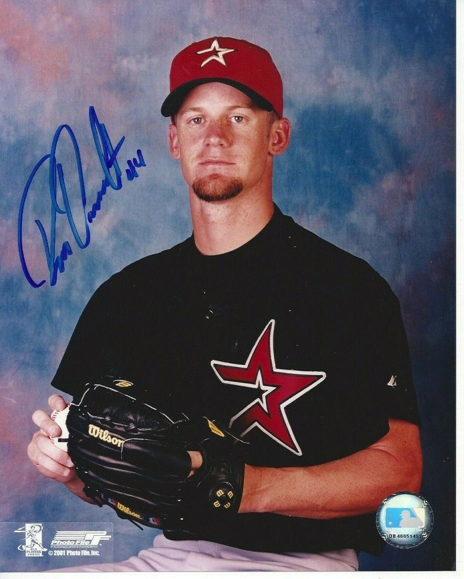 Roy Oswalt Autographed 8x10 Houston AstrosC118