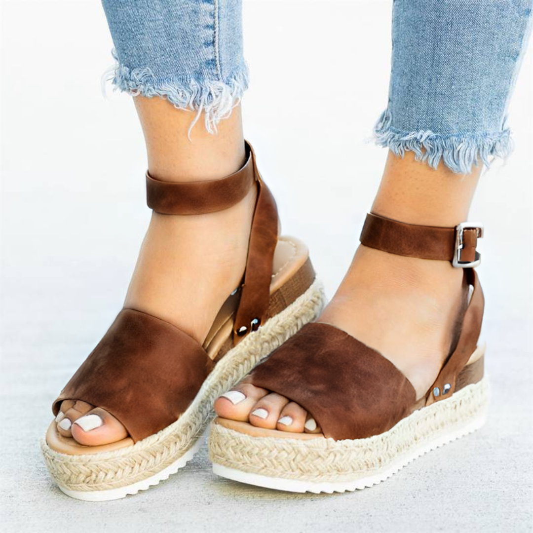 Fashionable and relaxed orthopedic Sandals
