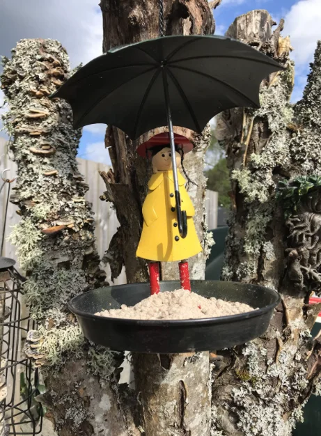 Bird Feeder Metal Hanging Chain Girl And Umbrella Bird Feeder For Wild Birds