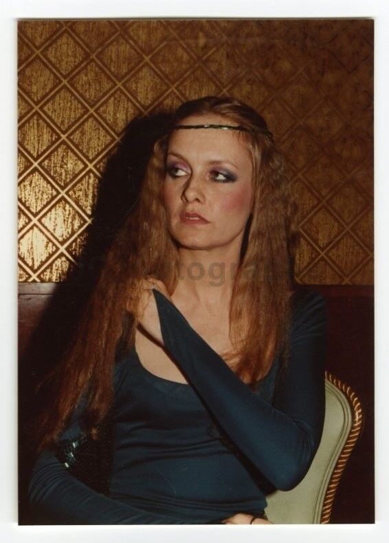 Twiggy Lawson - Vintage Candid Photo Poster painting by Peter Warrack from 1983 Tony Awards