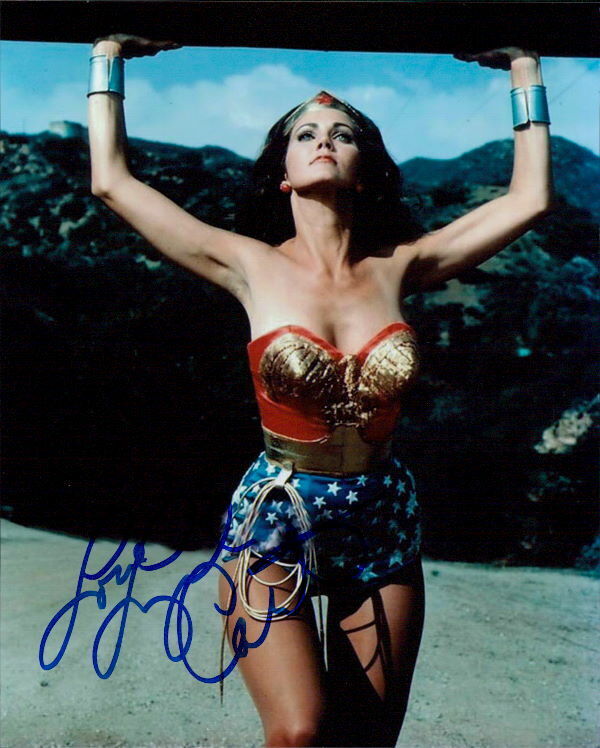 Lynda Carter (Wonder Woman) signed 8x10 Photo Poster painting In-person