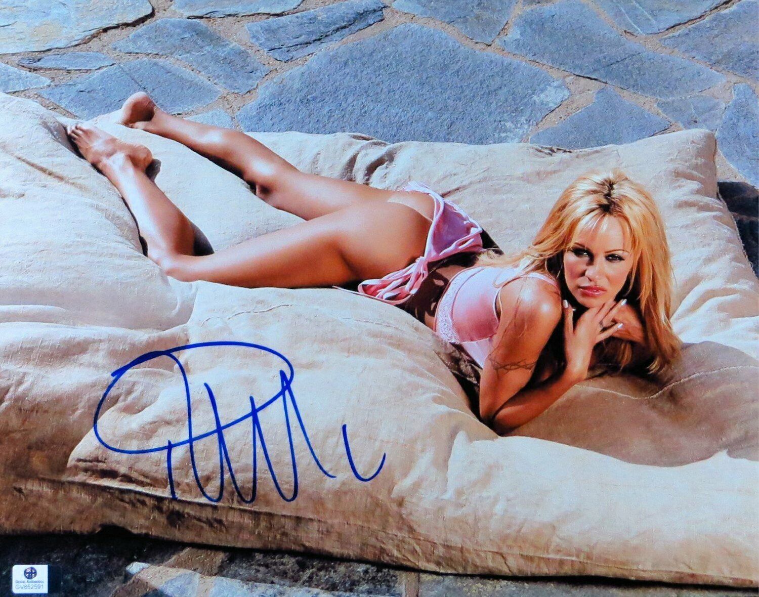 Pam Anderson Signed Autographed 11X14 Photo Poster painting Baywatch Sexy on Pillow GV852591