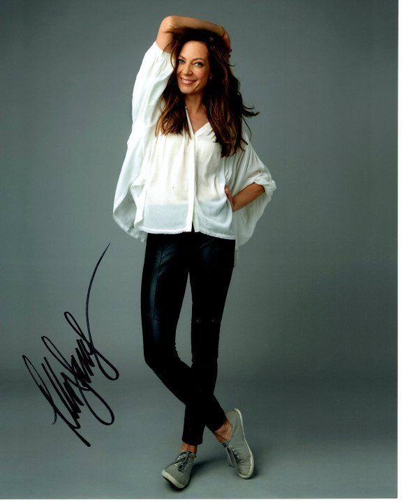 ALLISON JANNEY signed autographed 8x10 Photo Poster painting