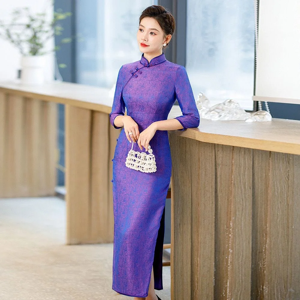 High-end, jacquard silk Cheongsam with three quarter sleeves
