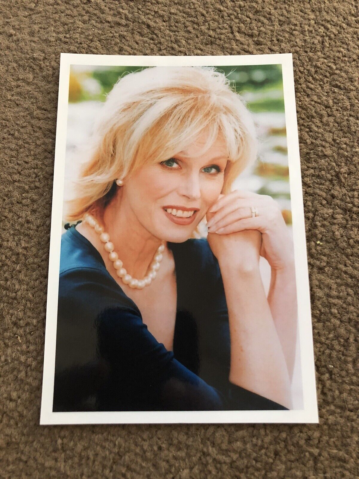 JOANNA LUMLEY (ABSOLUTELY FABULOUS ) UNSIGNED Photo Poster painting- 6x4”