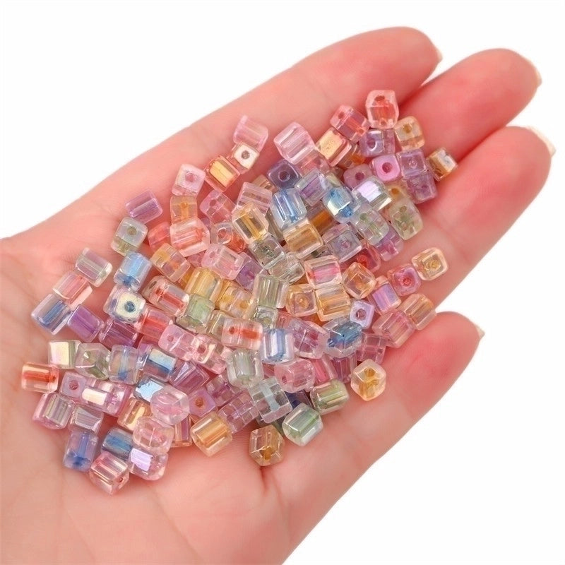 50 Pieces 5 * 5mm Hole 1~1.9mm Glass Square Beads