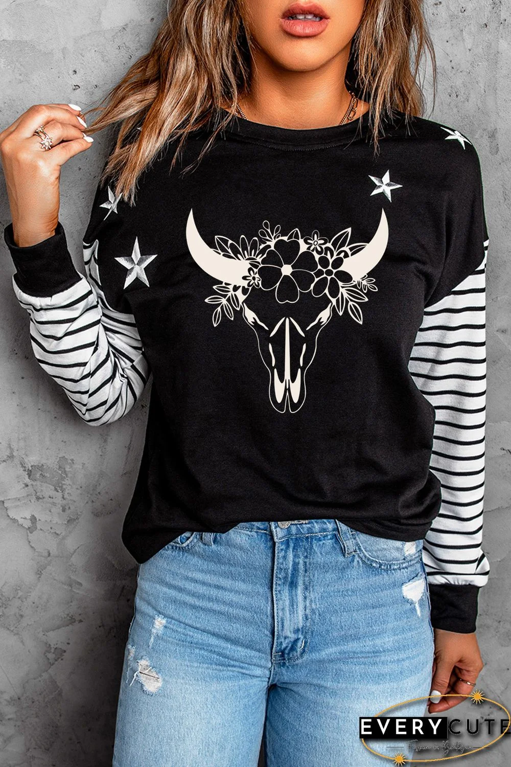 Floral Steer Head Graphic Patchwork Sweatshirt