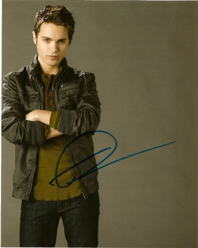 Secret Circle Thomas Dekker Autographed 8x10 Photo Poster painting COA