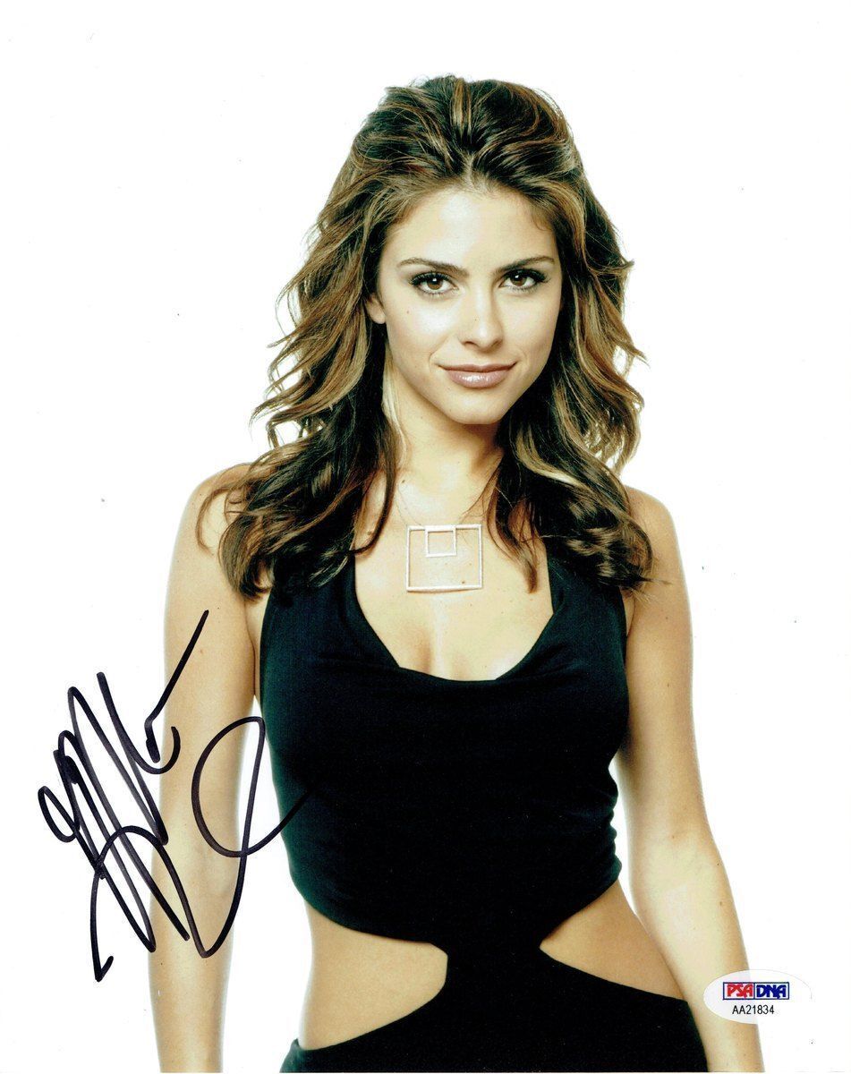 Maria Menounos Signed Authentic Autographed 8x10 Photo Poster painting PSA/DNA #AA21834