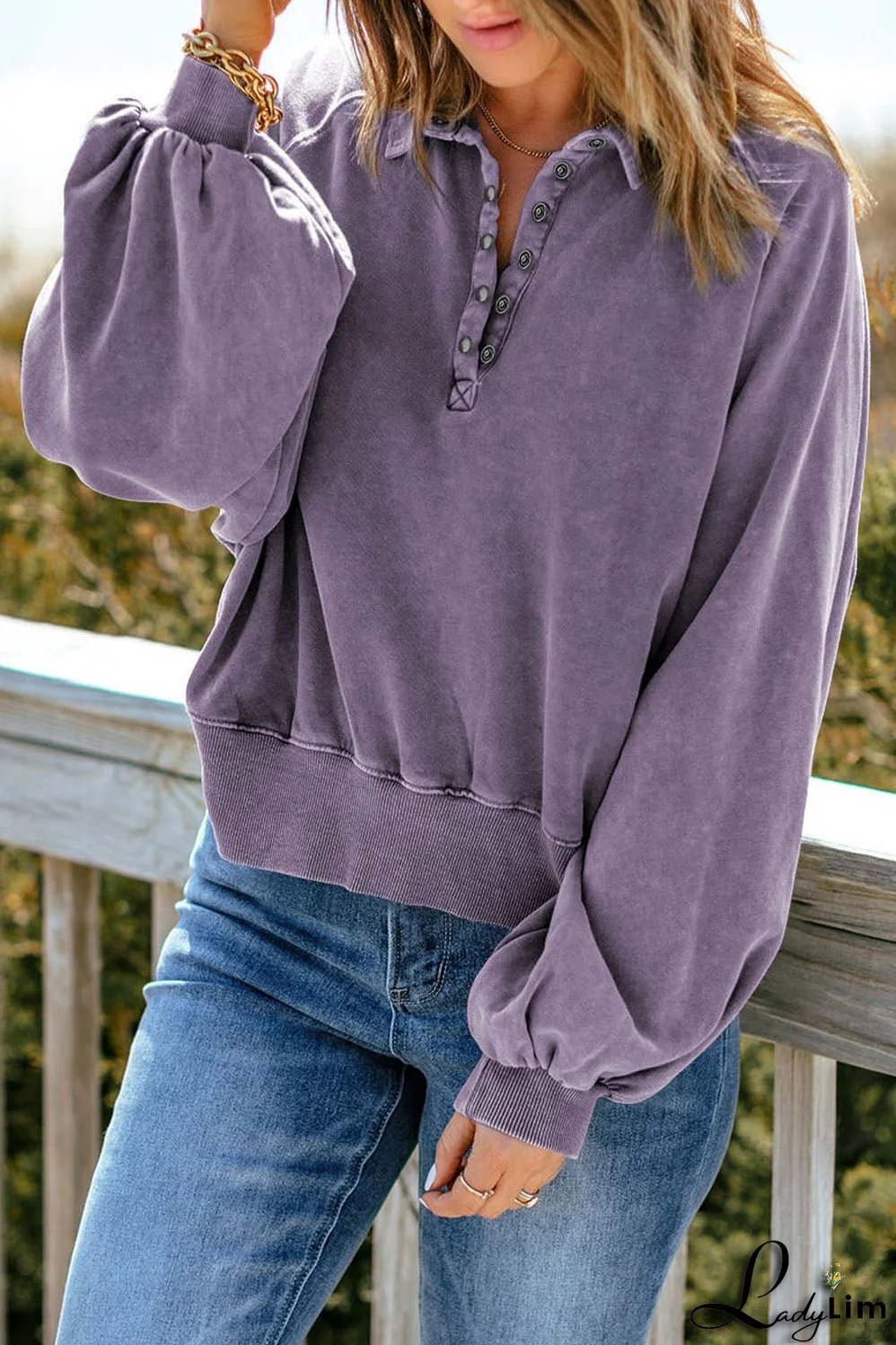 Chic and Relaxed Shirt