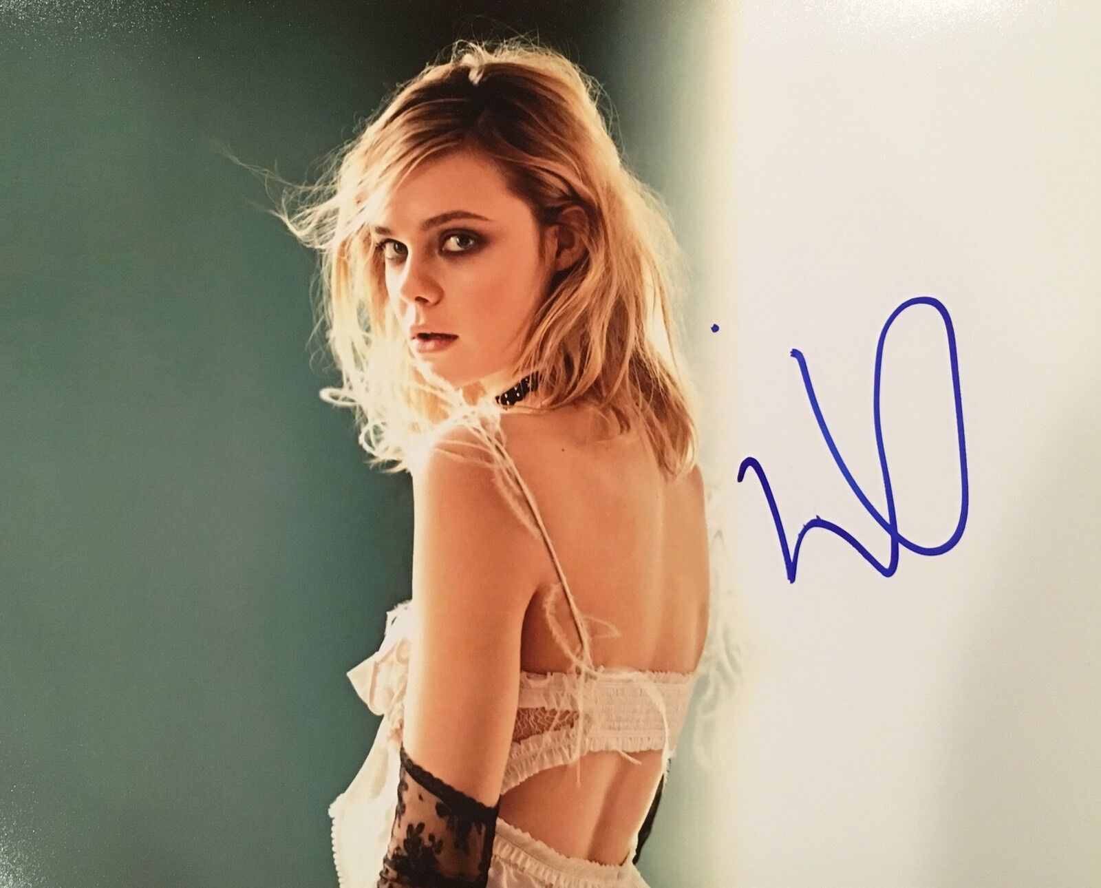 PROOF! ELLE FANNING Signed Autographed 8x10 Photo Poster painting Sexy Sultry Young Actress