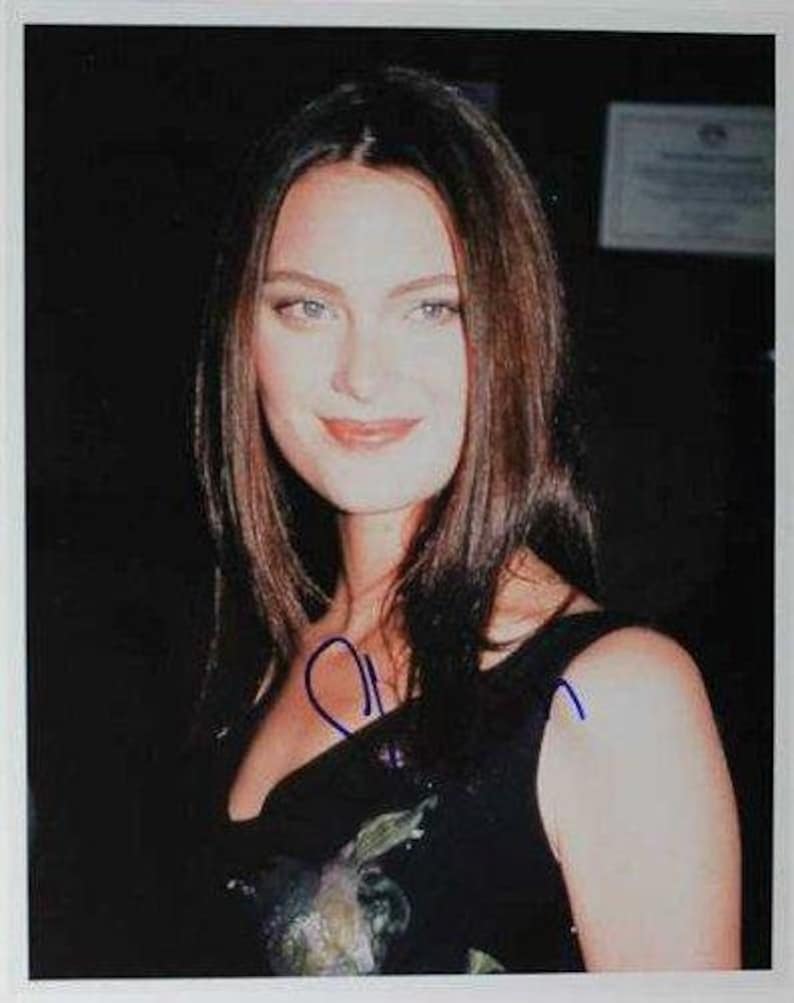 Shalom Harlow Autographed Color Glossy 8x10 Photo Poster painting