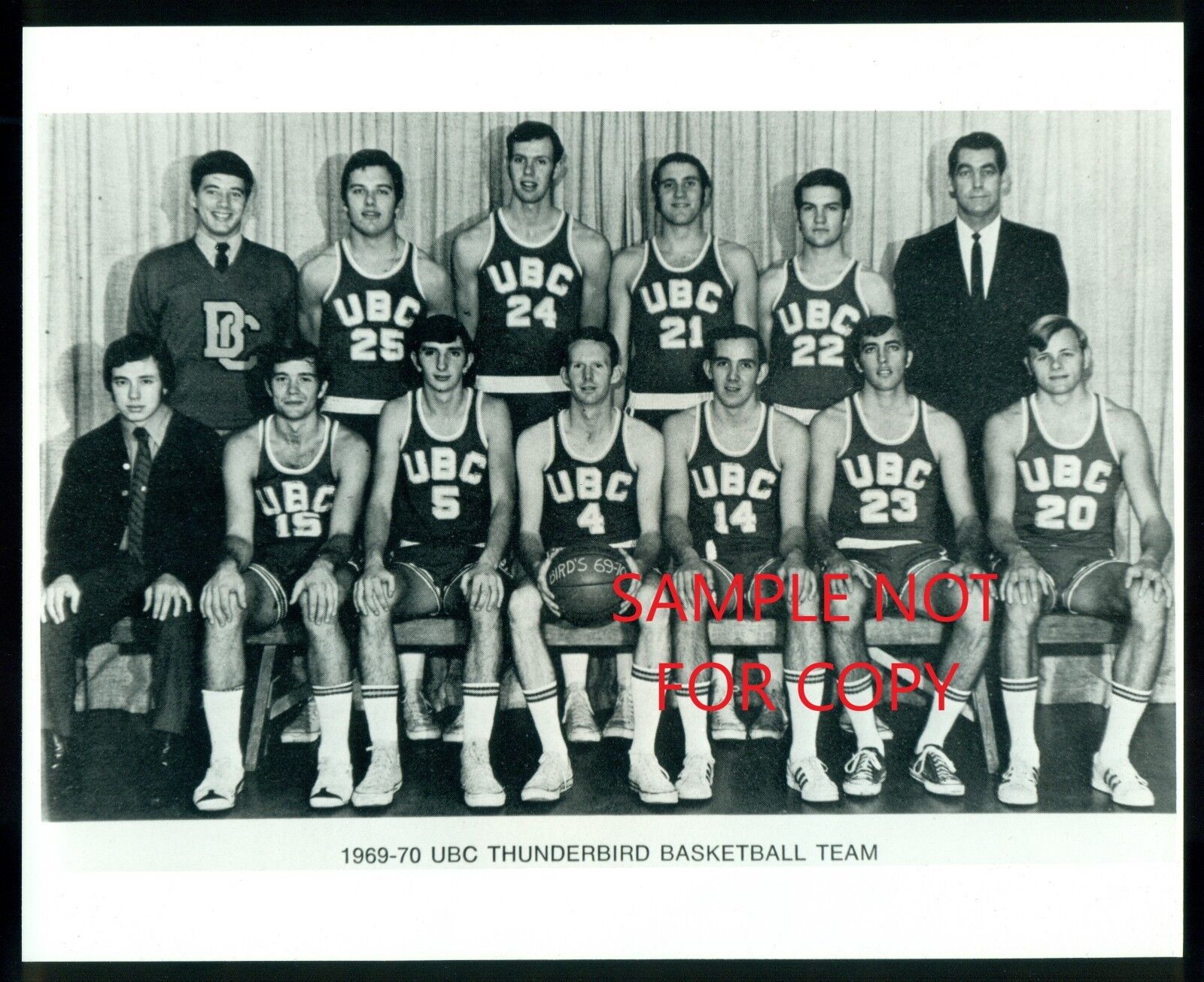 1969-70 UBC THUNDERBIRD basketball Team Issued 8x10 B&W Photo Poster painting (Vancouver B C)