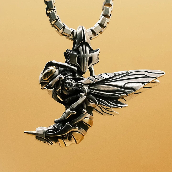 Royal Hornet Pendant Necklace