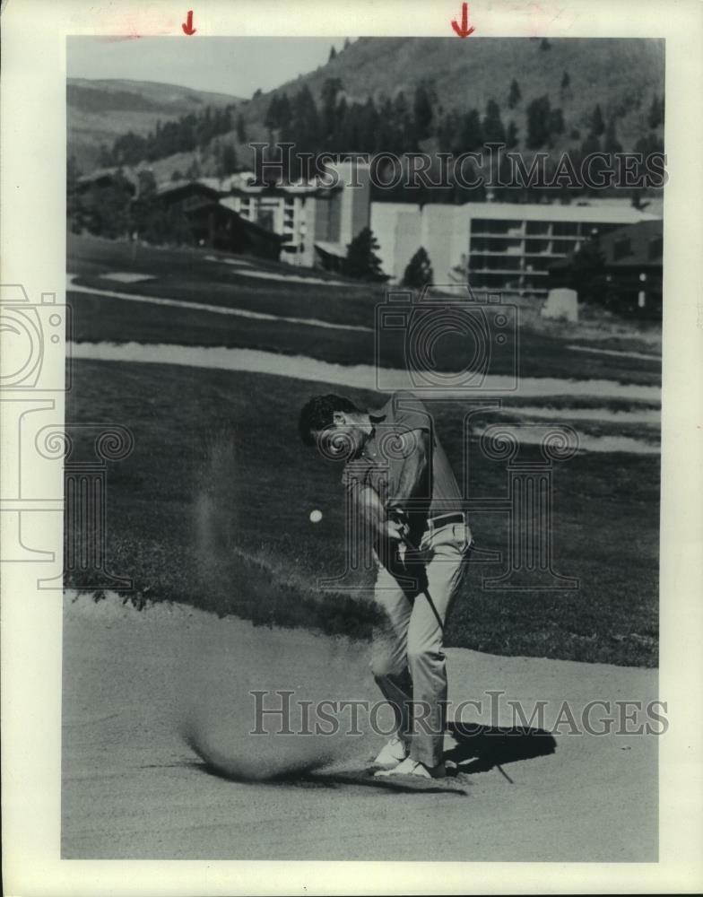 Press Photo Poster painting A golfer at Copper Mountain Golf Course - sas10570