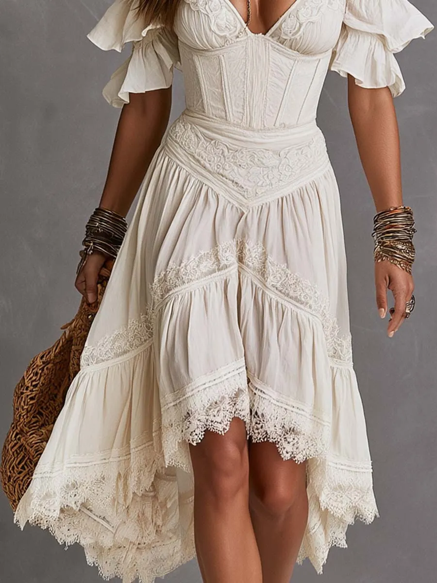 Costas do vestido boho e bainha assimétrica com babados