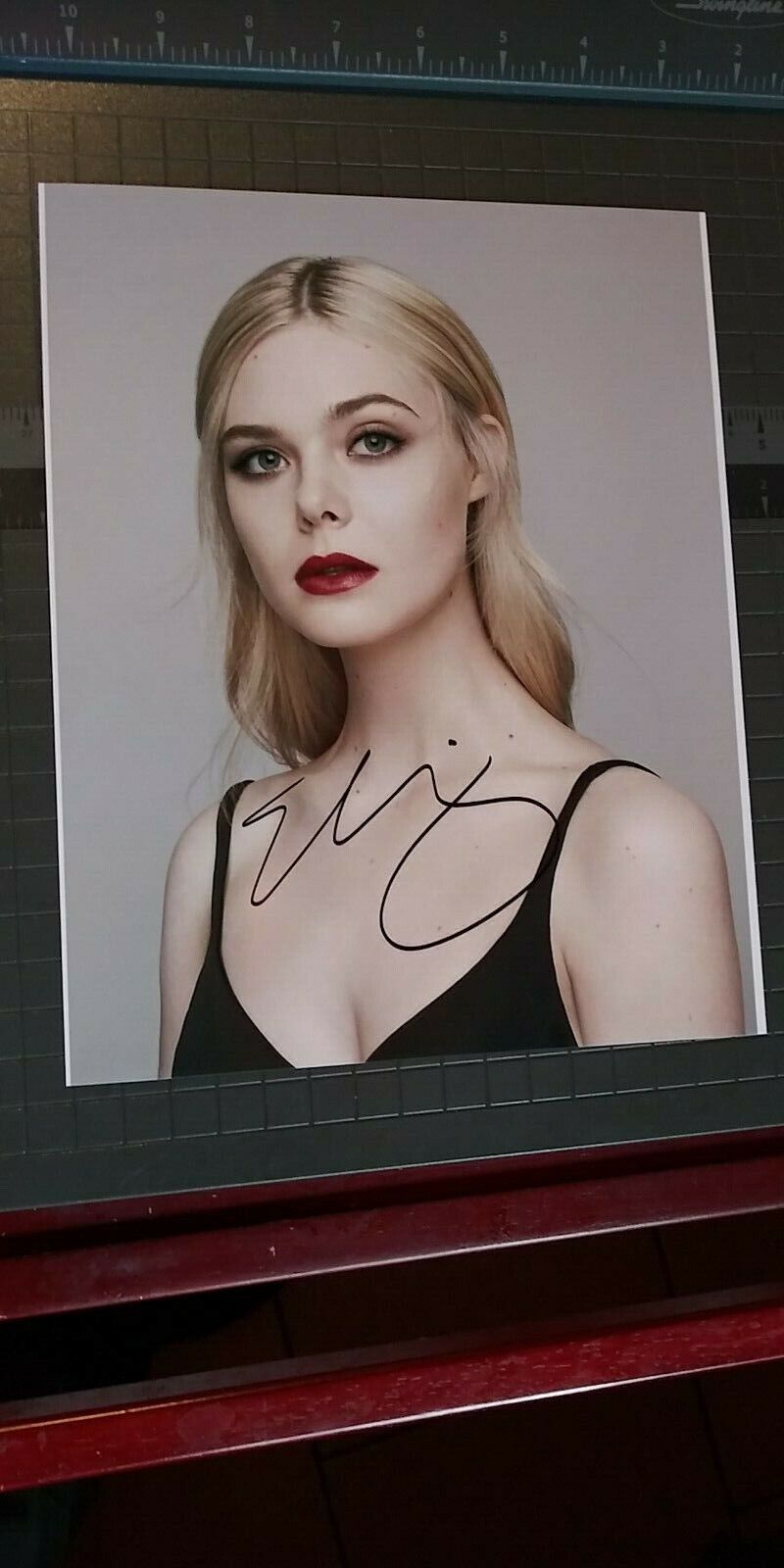 Elle Fanning signed 8x10