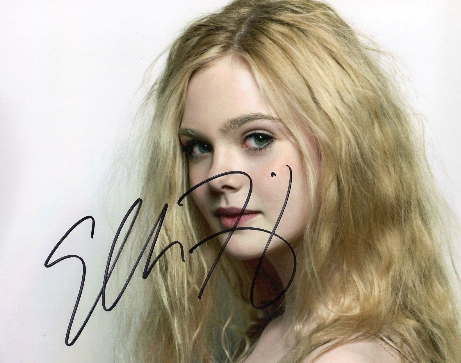 ELLE FANNING AUTOGRAPHED SIGNED A4 PP POSTER Photo Poster painting PRINT 3