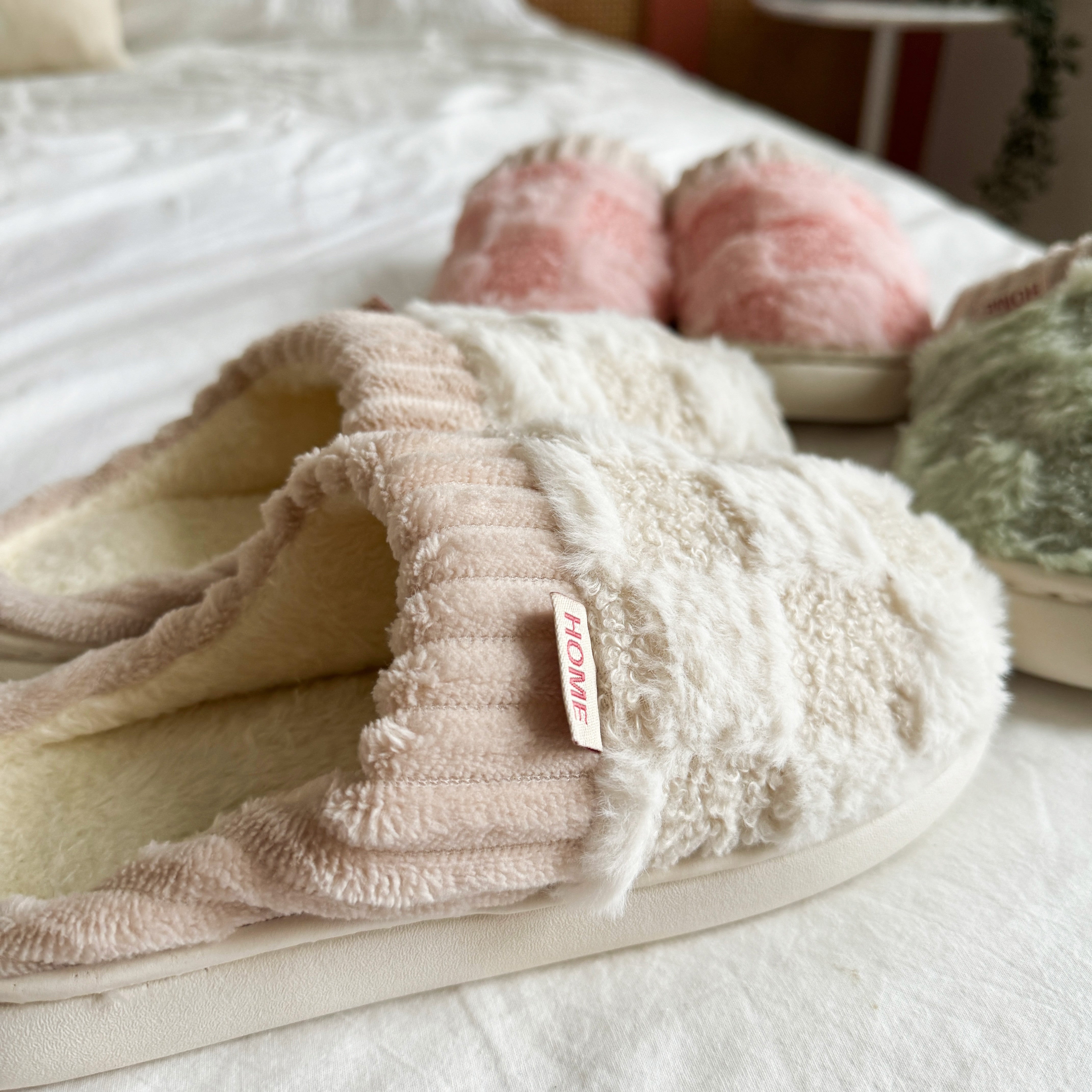 nordic_peace_fluffy_slippers