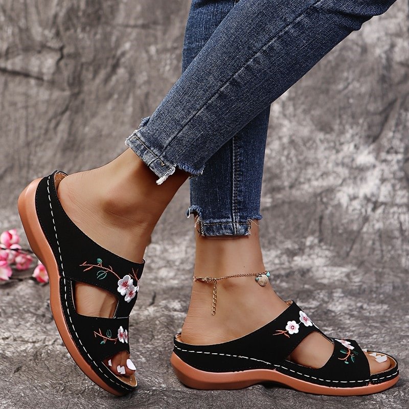 2021 New Styleð¥Women Hollow Flower Embroidered Sandals