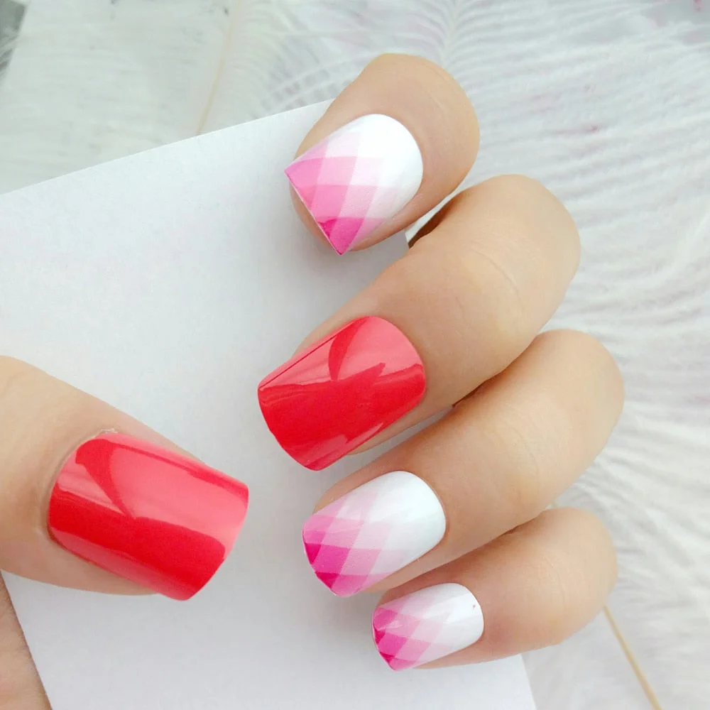 24Pcs Artificial Short Fake Nails 3D Holographic Sequins False Nails With Design DIY Full Cover Finger Tips Manicure Tools-Nail Inspo