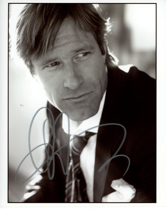 AARON ECKHART Signed Autographed Photo Poster painting