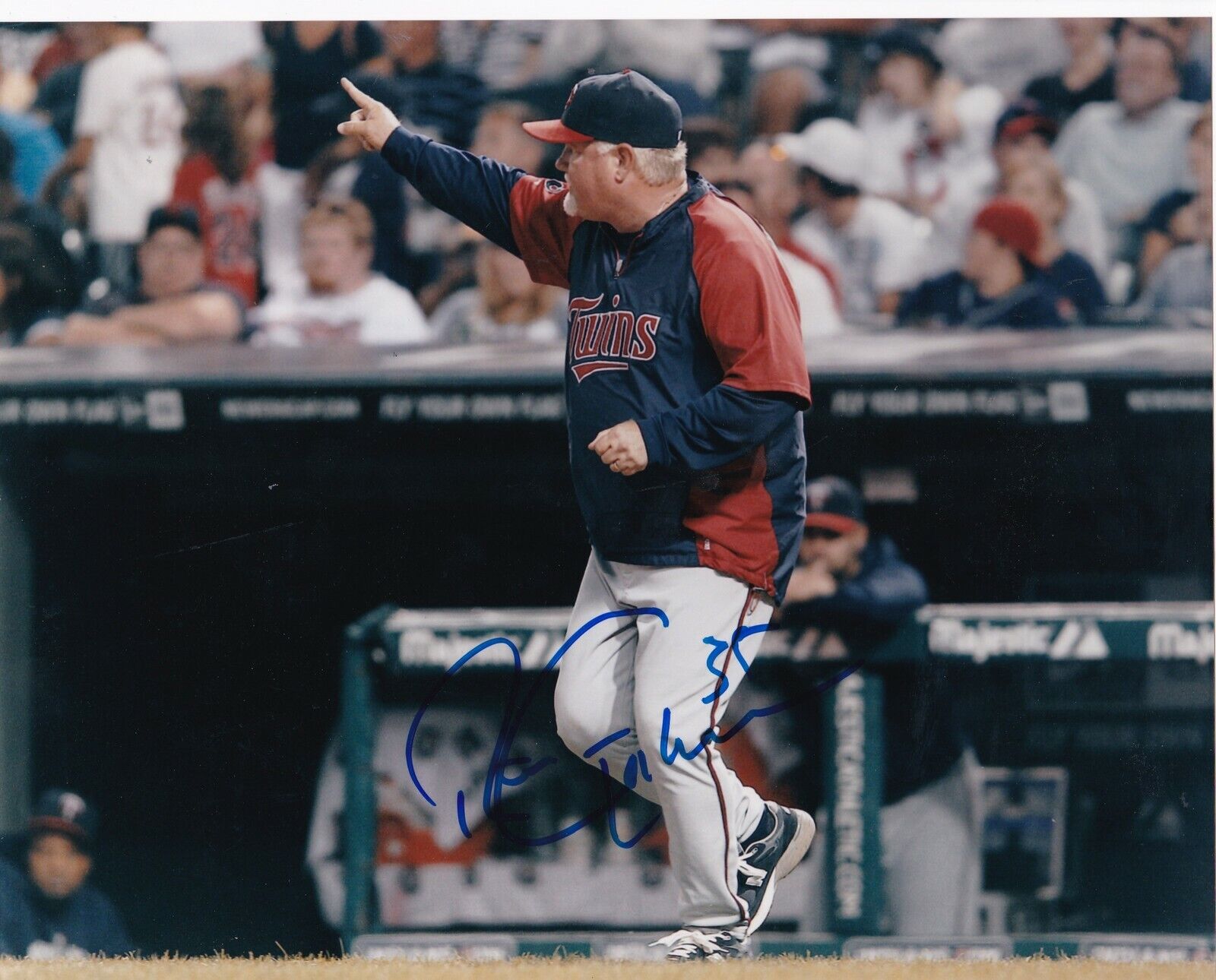 RON GARDENHIRE MINNESOTA TWINS ACTION SIGNED 8x10