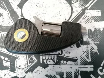 Dispozitiv pliant de autoapărare Naa