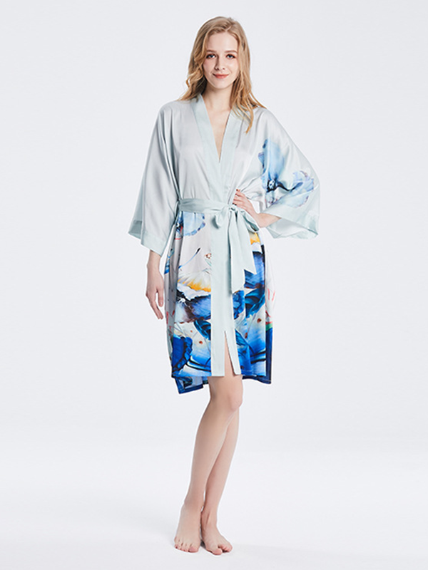 19 MOMME Kimono en soie imprimé lotus bleu clair - grande taille- SOIE PLUS