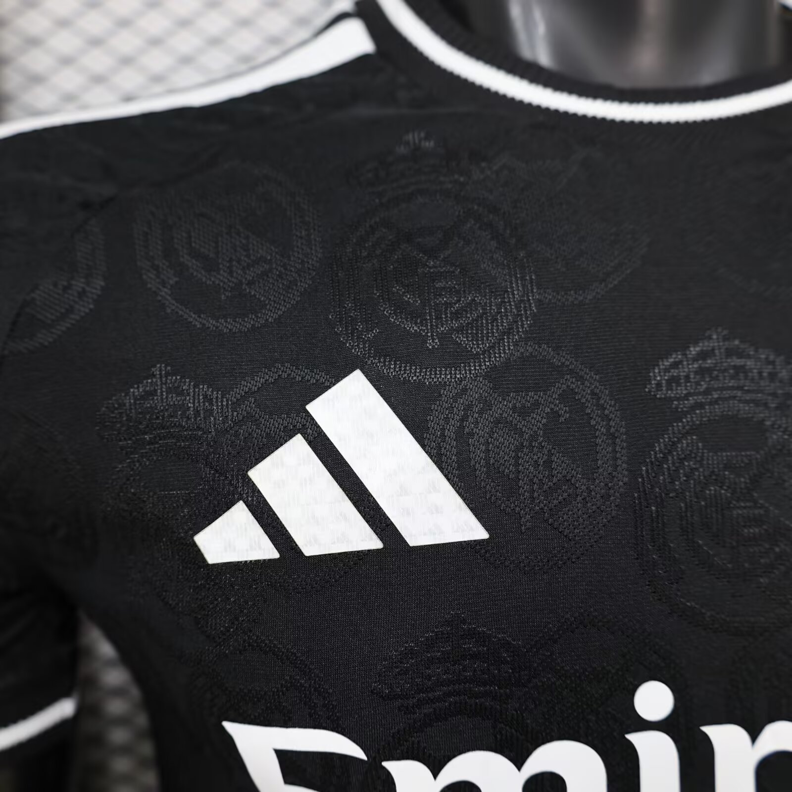 26/27 Real Madrid Black Player Version Football T-Shirt Thai Quality