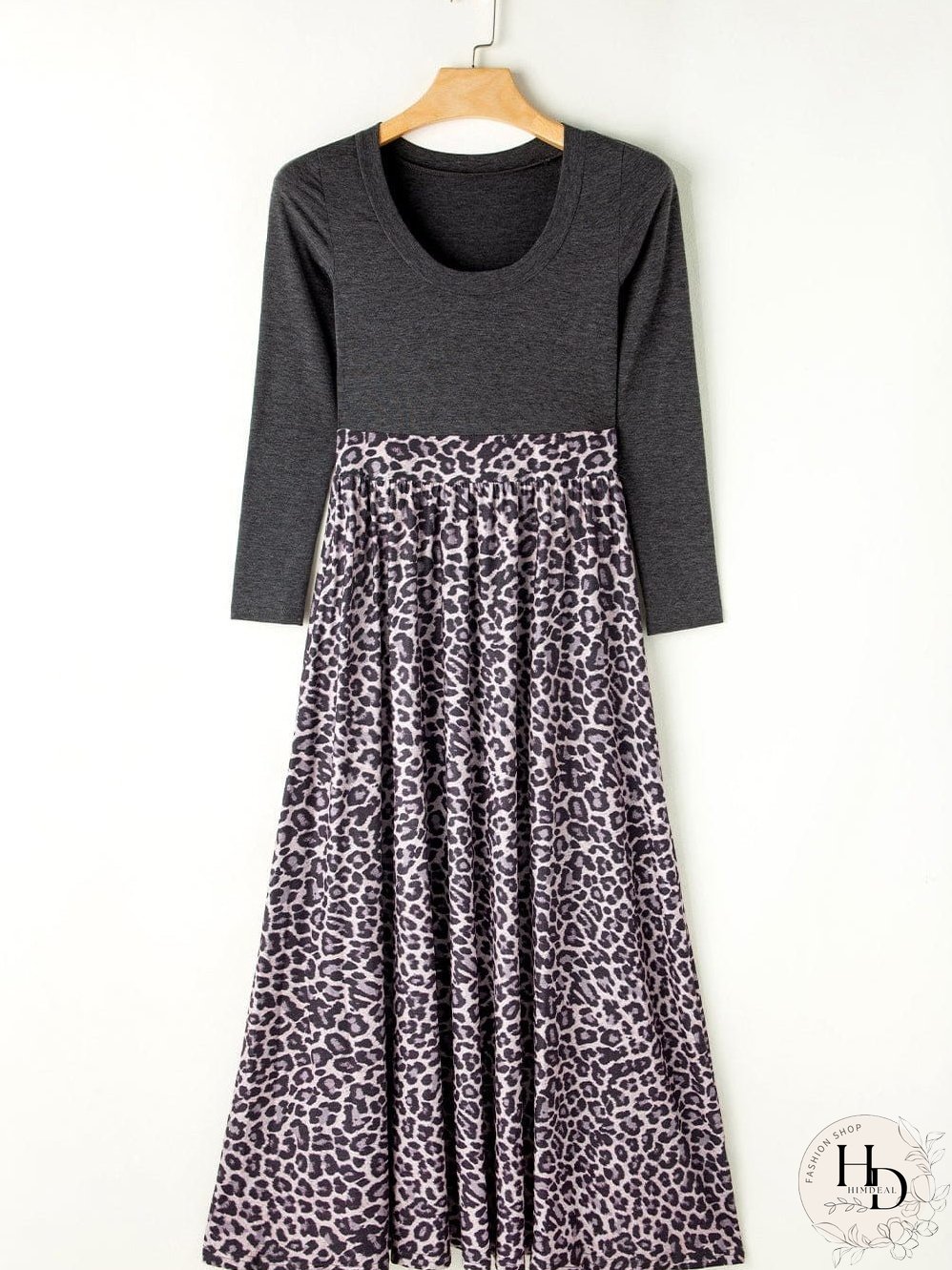 Leopard Print Maxi Dress with Fitted Bodice and Long Sleeves
