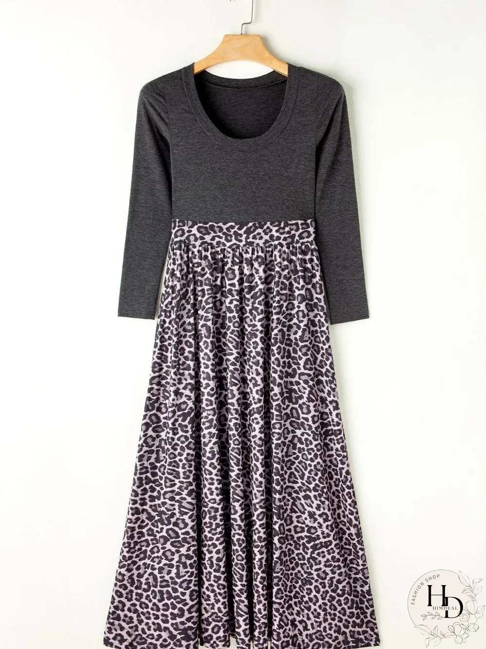Leopard Print Maxi Dress with Fitted Bodice and Long Sleeves