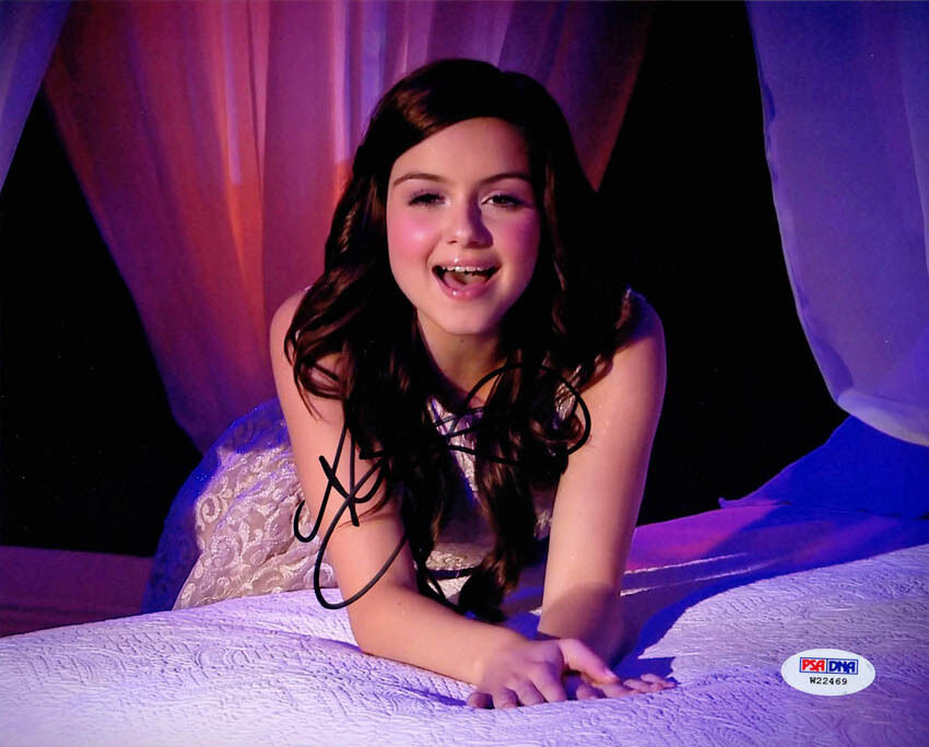 Ariel Winter SIGNED 8x10 Photo Poster painting Alex Dunphy Modern Family PSA/DNA AUTOGRAPHED