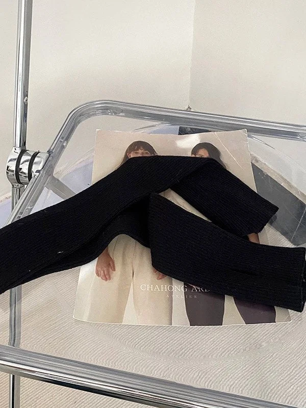 Brownm knit gloves with thumb hole