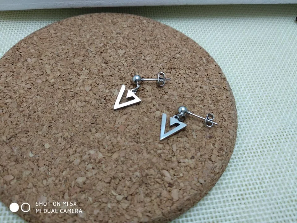 Seventeen THE8 Triangle Mark Earrings Two Pcs