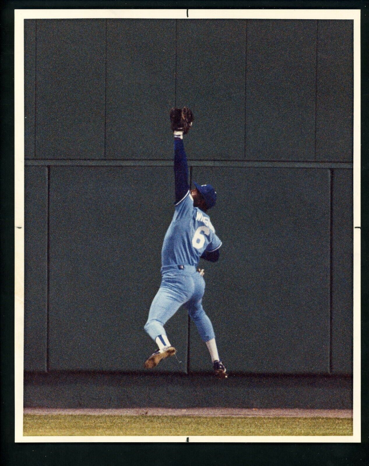 Willie Wilson leaping catch 1988 Press Original Photo Poster painting Kansas City Royals