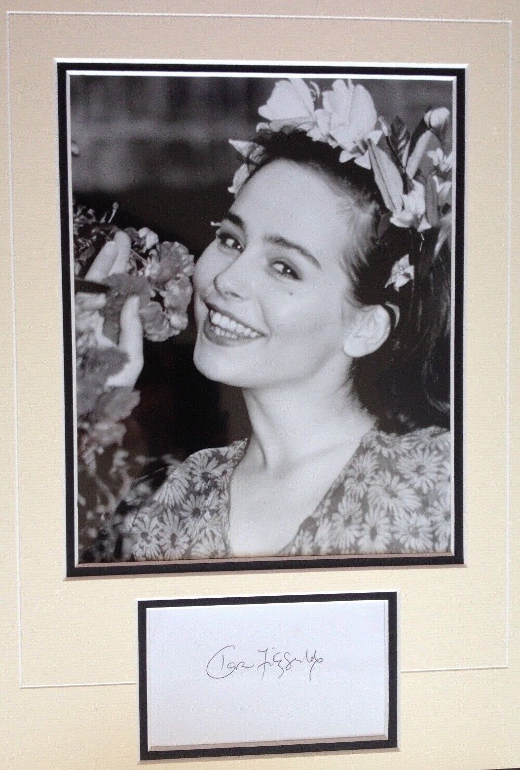 TARA FITZGERALD - POPULAR ACTRESS - STUNNING SIGNED B/W Photo Poster paintingGRAPH DISPLAY