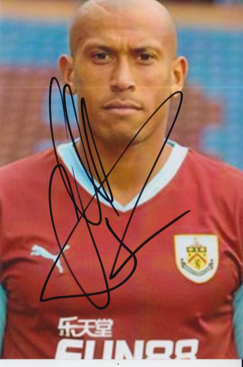 BURNLEY HAND SIGNED CHRIS IWELUMO 6X4 Photo Poster painting.