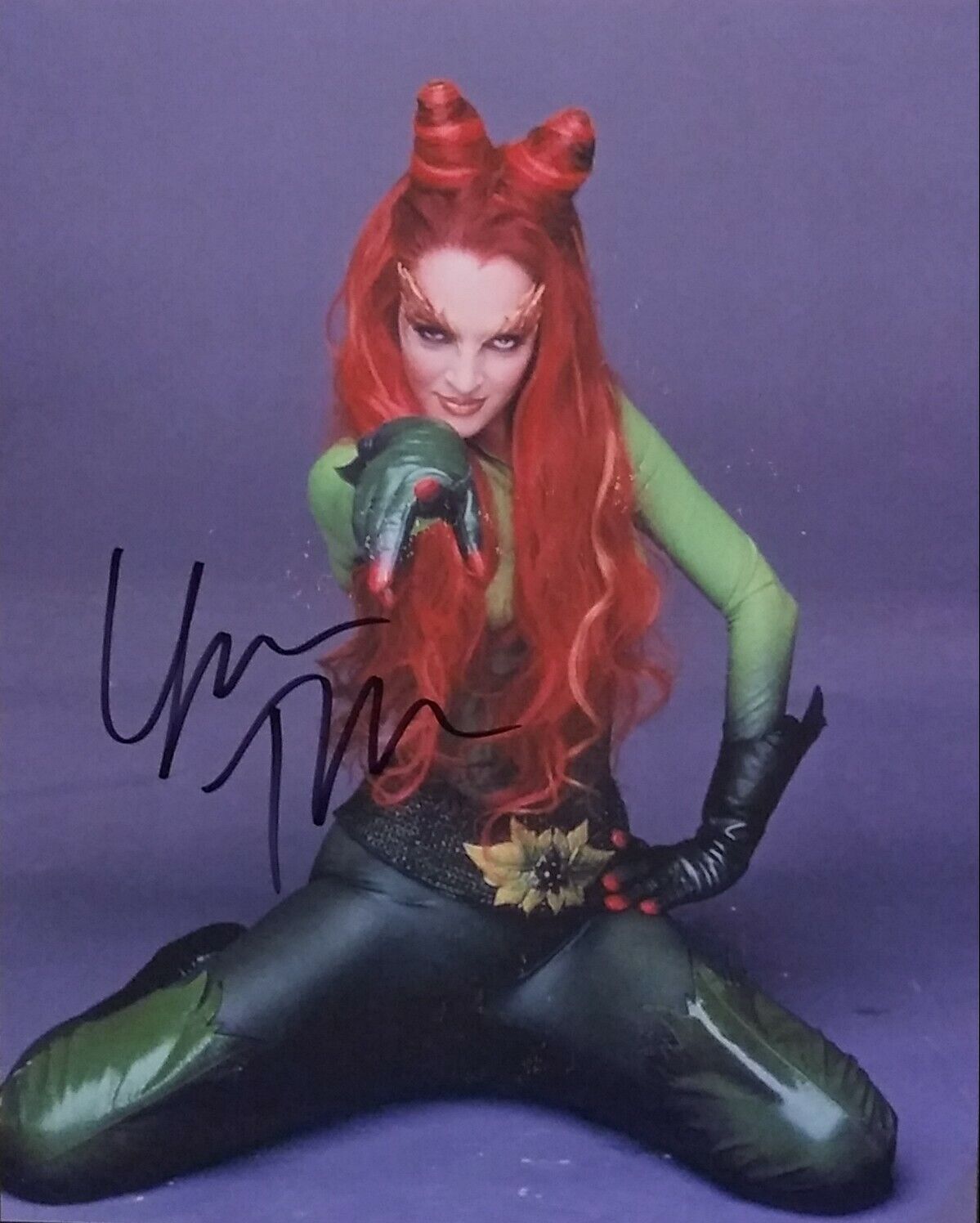 Uma Thurman signed 8x10