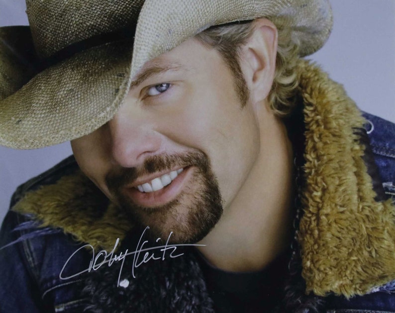 Toby Keith Signed Autographed Glossy 8x10 Photo Poster painting - COA Matching Holograms