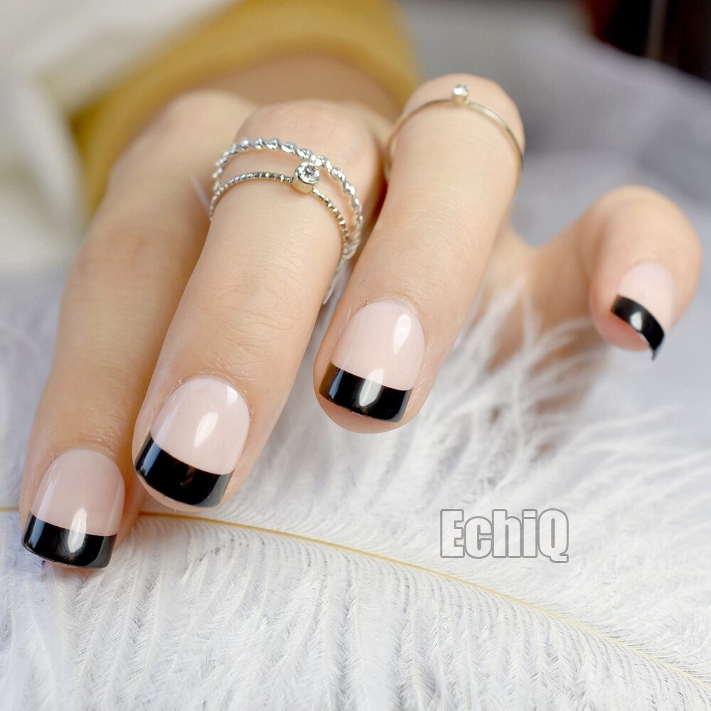 Short Natural French Nail Black Tip Beige Round Fake Nails for Ladies Daily Wear Manicure Tips