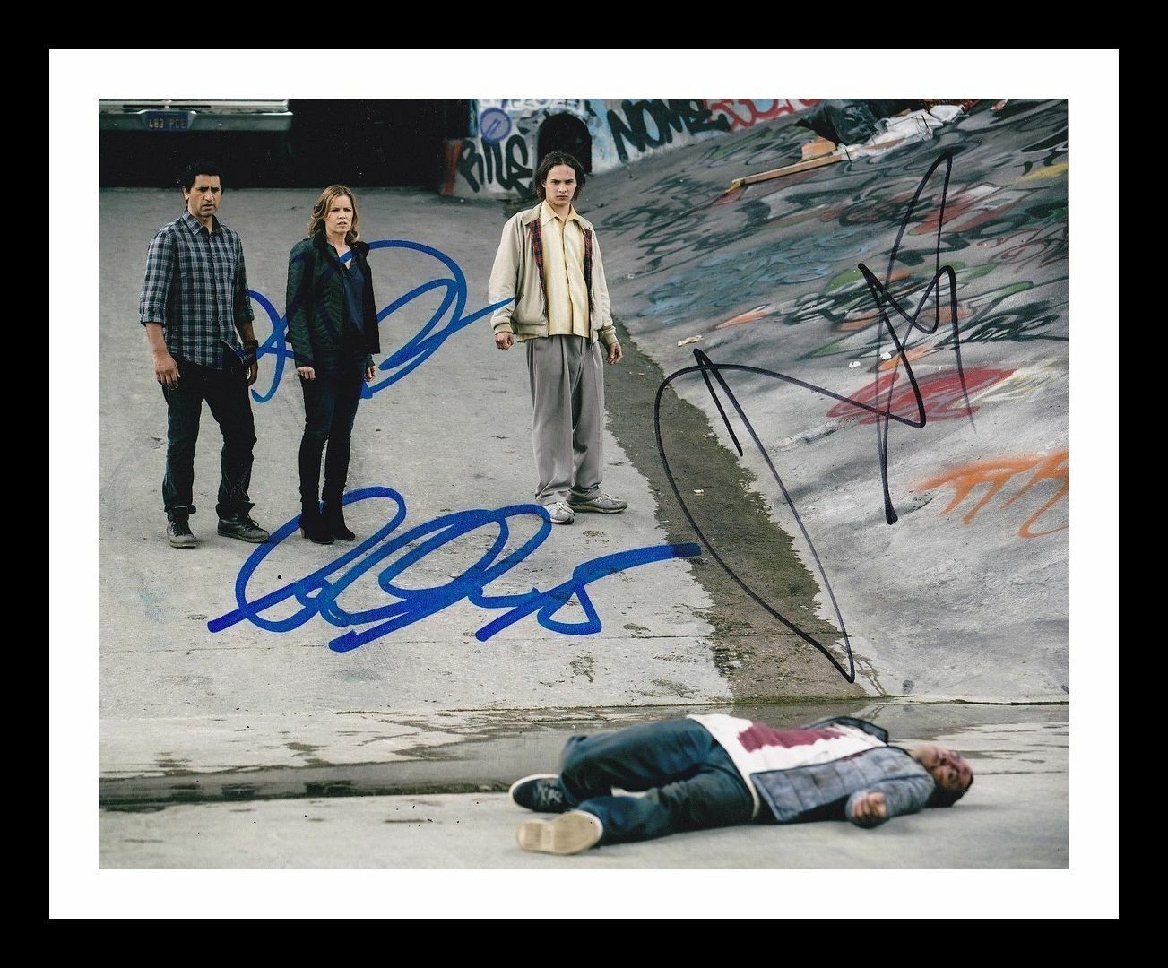 Fear The Walking Dead Cast Autograph Signed & Framed Photo Poster painting