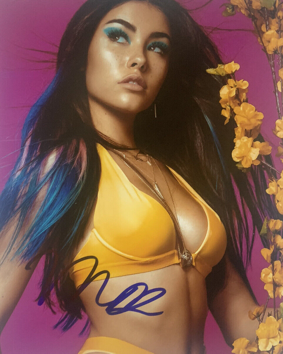 MADISON BEER HAND SIGNED 8x10 Photo Poster painting HIP HOP SINGER SEXY AUTOGRAPH AUTHENTIC COA