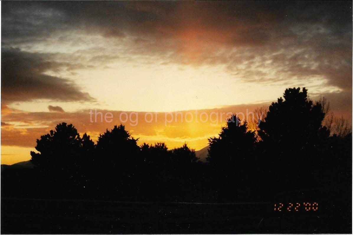 FOUND Photo Poster paintingGRAPH Millenial Sunset COLOR Original Snapshot VINTAGE 01 6 Q