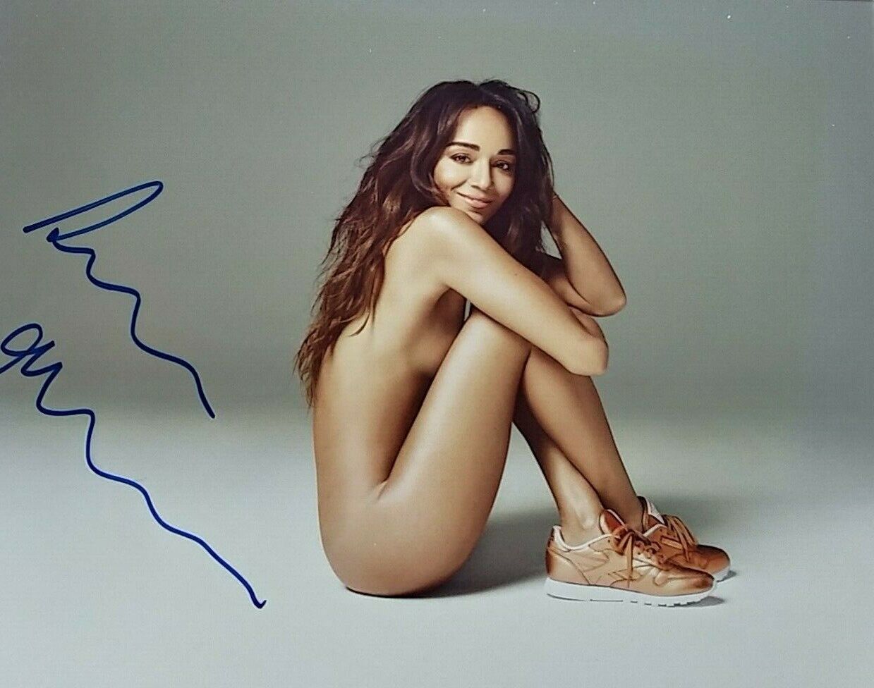 Ashley madekwe signed 8 x 10