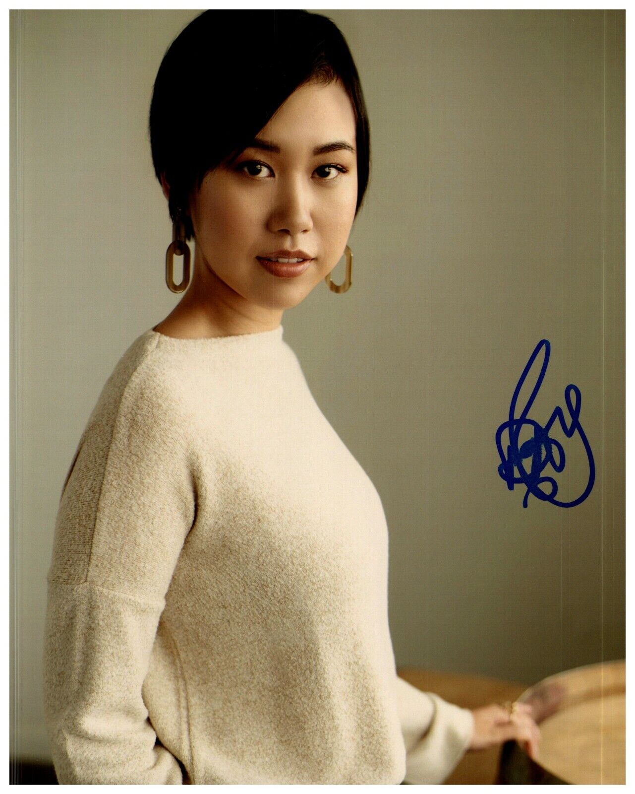 ~~ RAMONA YOUNG Authentic Hand-Signed Legends of Tomorrow